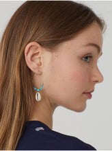 Load image into Gallery viewer, Nice things Shell earrings in Blue - CW CW 
