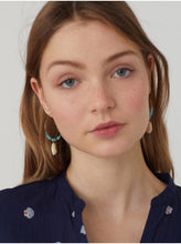 Load image into Gallery viewer, Nice things Shell earrings in Blue - CW CW 
