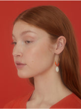 Load image into Gallery viewer, Nice things Shell earrings in Coral - CW CW 
