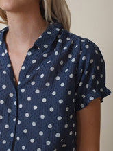 Load image into Gallery viewer, Indi &amp; Cold Short-sleeved polka dot shirt in Marino - CW CW 

